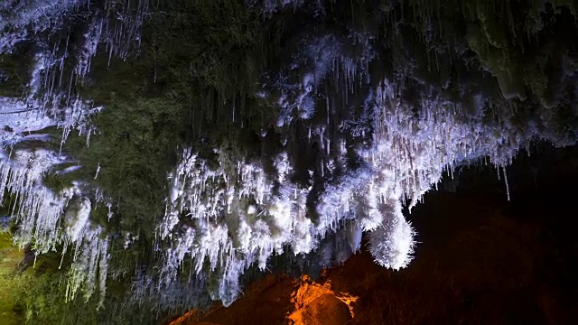 El Soplao是位于欧洲西班牙坎塔布里亚里奥纳萨市Valdáliga和Herrerías的一个洞穴视频素材