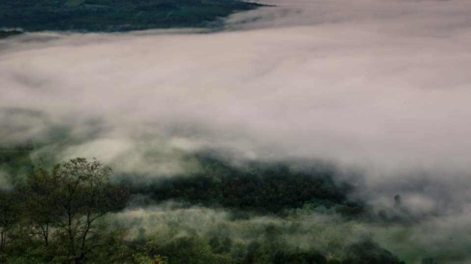 克罗地亚伊斯特里亚山上的云运动视频素材