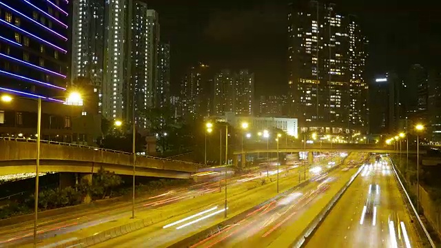 香港市中心夜间的交通状况视频素材