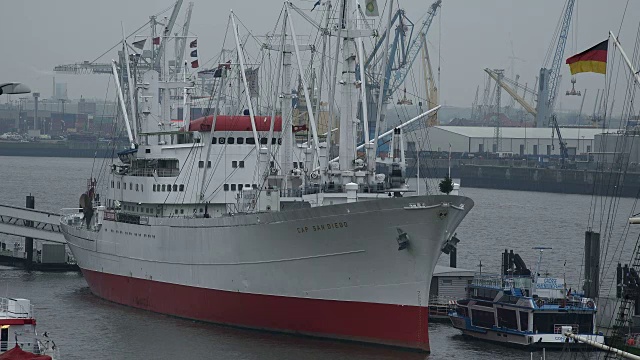 博物馆船Cap San Diego Ueberseebrücke，汉堡，德国视频素材