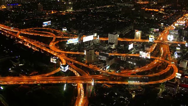 时间流逝:鸟瞰图曼谷高速公路在晚上在泰国视频素材