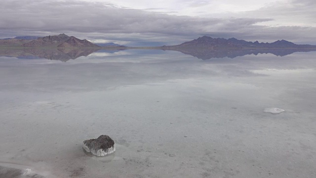 博纳维尔盐滩银岛山沙漠反射犹他州视频素材