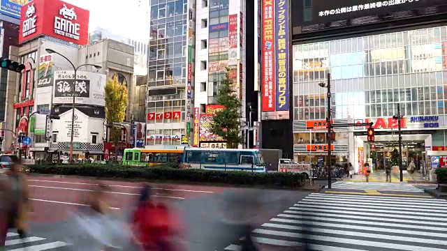 在日本新宿，高清时光机让人们拥挤不堪视频素材