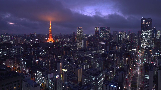 日本，东京，俯瞰城市天际线和标志性的东京塔视频素材