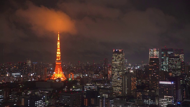 日本，东京，俯瞰城市天际线和标志性的东京塔视频素材