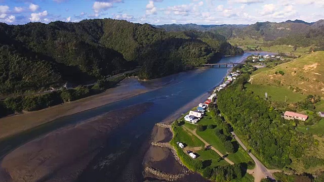 汤加普鲁图定居点鸟瞰图，北塔拉那基，新西兰。视频素材