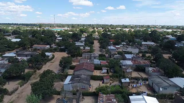 赞比亚基特韦——飞越贫民区上空视频下载