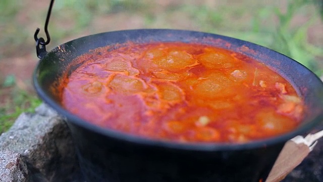 沸腾stew-outdoor烹饪视频素材