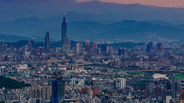 从白天到夜晚的台北市(没有闪烁)视频下载