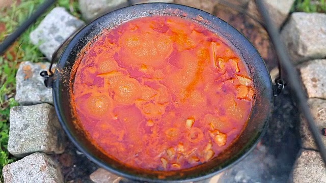 沸腾stew-outdoor烹饪视频素材