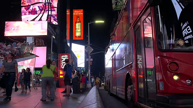 达菲广场-时代广场晚上，曼哈顿，纽约市视频素材