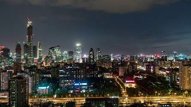 T/L WS HA PAN高角度观看北京市中心，夜晚/北京，中国视频素材