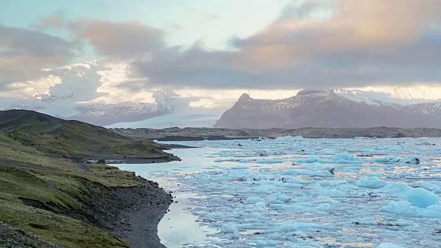 Vatnajokull和Fjallsarlon冰川Jokulsarlon礁湖冰岛日出视频素材