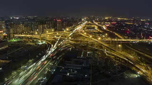 T/L WS HA TD黄昏到夜晚高峰时间的交通螺旋/北京，中国视频素材