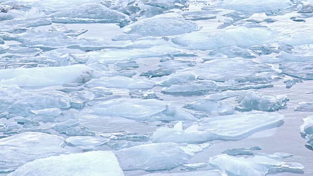 冰山漂浮在冰岛Vatnajokull冰川的Jokulsarlon泻湖视频素材