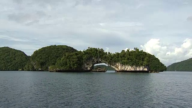 天然拱岩层视频素材