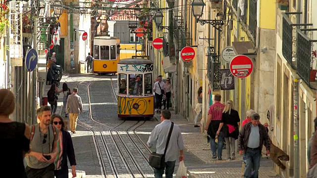 葡萄牙里斯本Bairro Alto的Rua Da Bica缆车视频素材