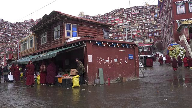 中国四川色达佛教学院视频素材