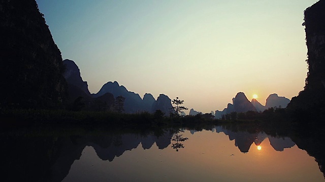 河上的日出视频素材