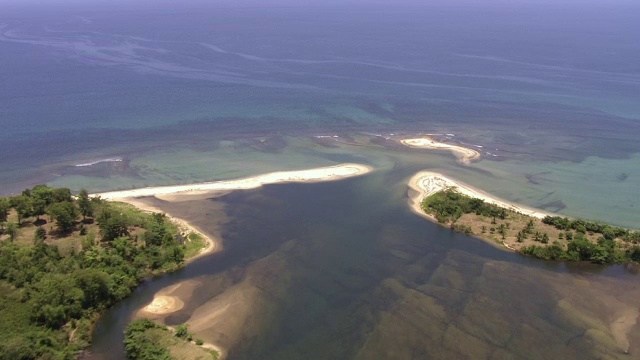 马达加斯加河口和海岸上空视频素材