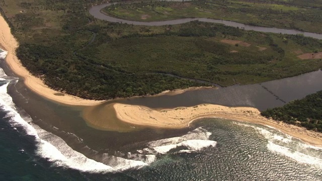 马达加斯加海面和河口上空视频素材