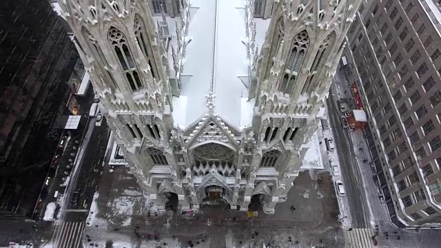 暴风雪肆虐圣帕特里克大教堂视频素材