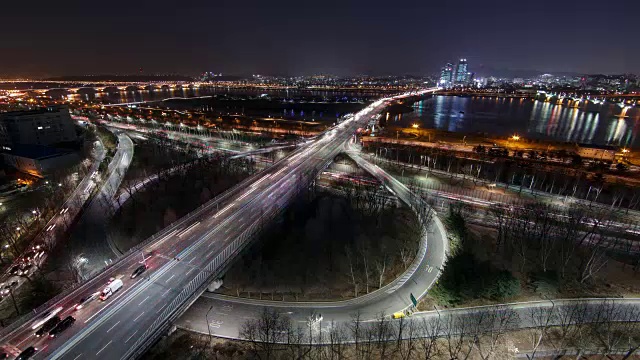 杨华大洋桥上行驶的车辆夜景视频素材