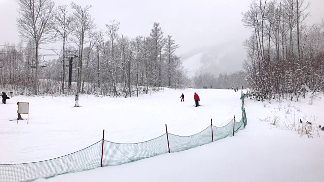 北海道二世谷滑雪胜地的缆车视频素材