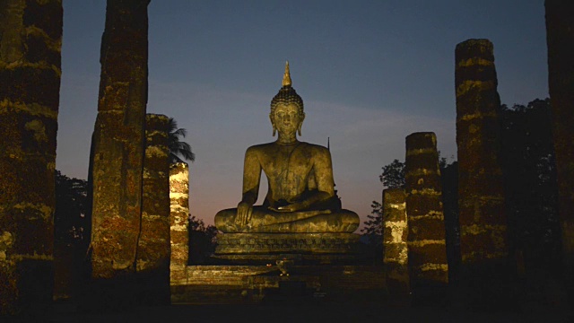 素可泰历史公园佛寺寺尊古代大佛视频下载