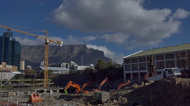 南非开普敦一个主要建筑工地的时间流逝，以桌山为背景视频素材