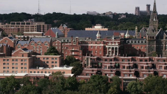 在乔治敦大学上空飞行视频素材