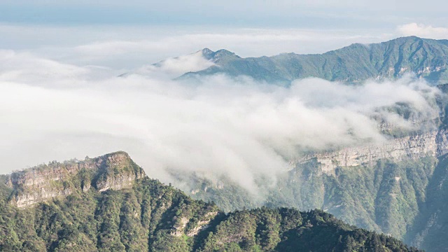 云在山峰上流动视频下载