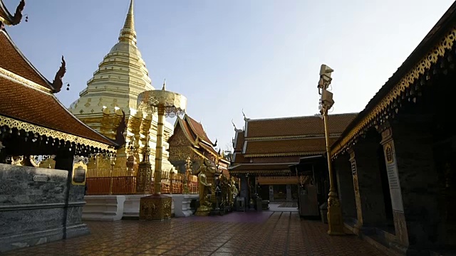 泰国北部最神圣的寺庙，素贴Wat Phra That Doi Suthep(也拼作Wat phrat Doi Suthep)视频素材