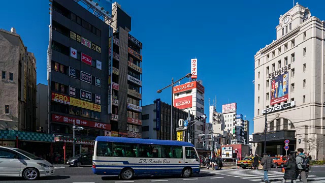 4K延时:东京行人拥挤，交通拥挤视频素材