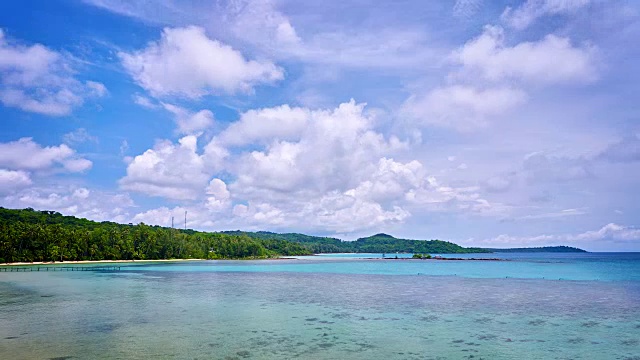 热带海滩和绿松石海视频素材