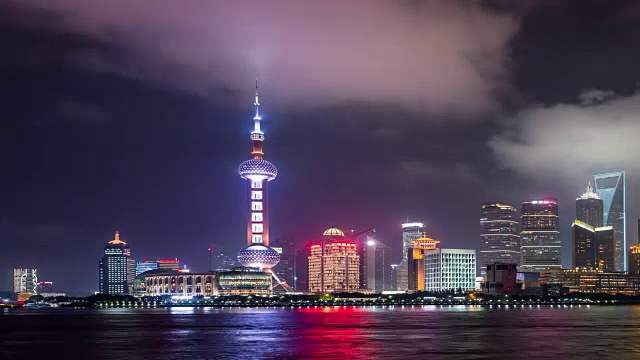 夜行东方明珠塔，中国上海视频素材