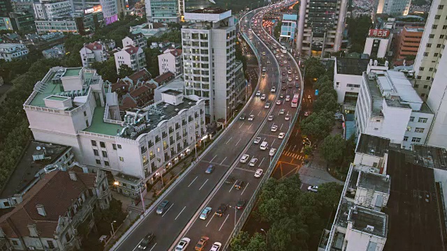 中国上海高架桥的高角度夜景视频素材