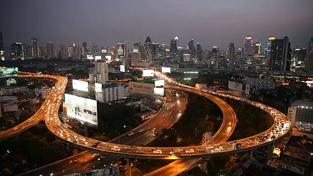 夜间城市交通环路口道路屋顶视频素材