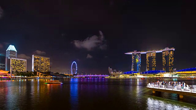 滨海湾和新加坡天际线的夜晚视频素材