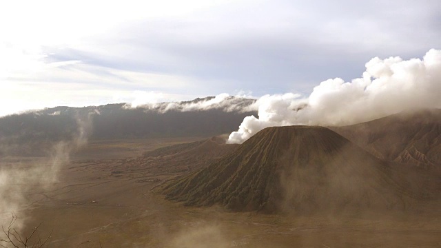 印度尼西亚东爪哇的布罗莫火山。视频素材