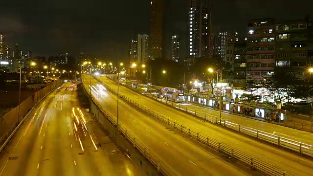 香港市中心夜间的交通状况视频素材