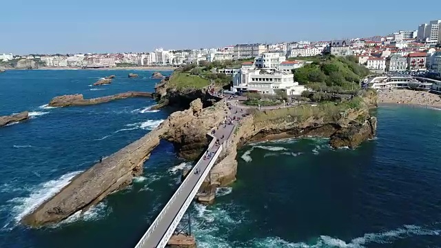 Biarritz, Rocher de la vierge鸟瞰图视频素材