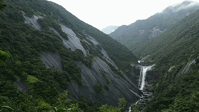 日本鹿儿岛屋久岛千寻瀑布视频素材