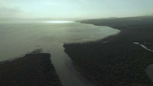 航拍约旦河流入以色列加利利海视频素材