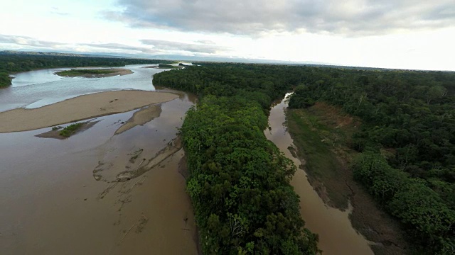 亚马逊河和雨林高空倒立天桥视频素材