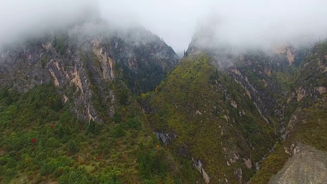 中国甘肃扎加纳山脉的鸟瞰图视频素材