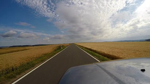 POV，汽车在乡村道路上行驶视频素材