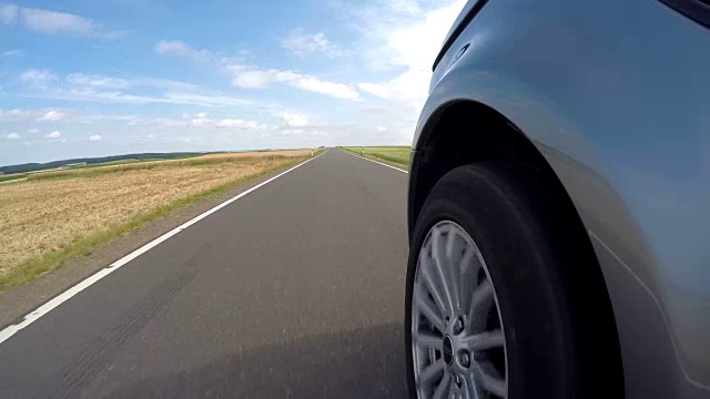 POV，汽车在乡村道路上行驶视频素材