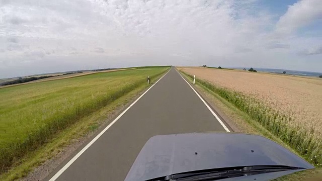 POV，汽车在乡村道路上行驶视频素材