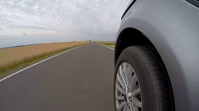 POV，汽车在乡村道路上行驶视频素材